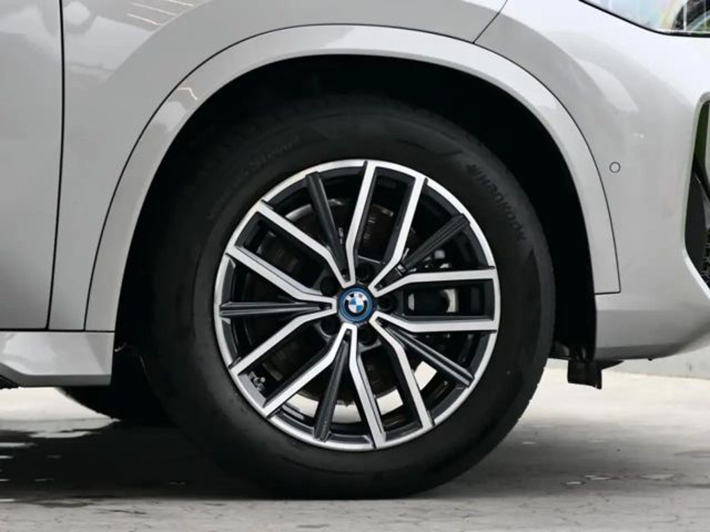 BMW iX1