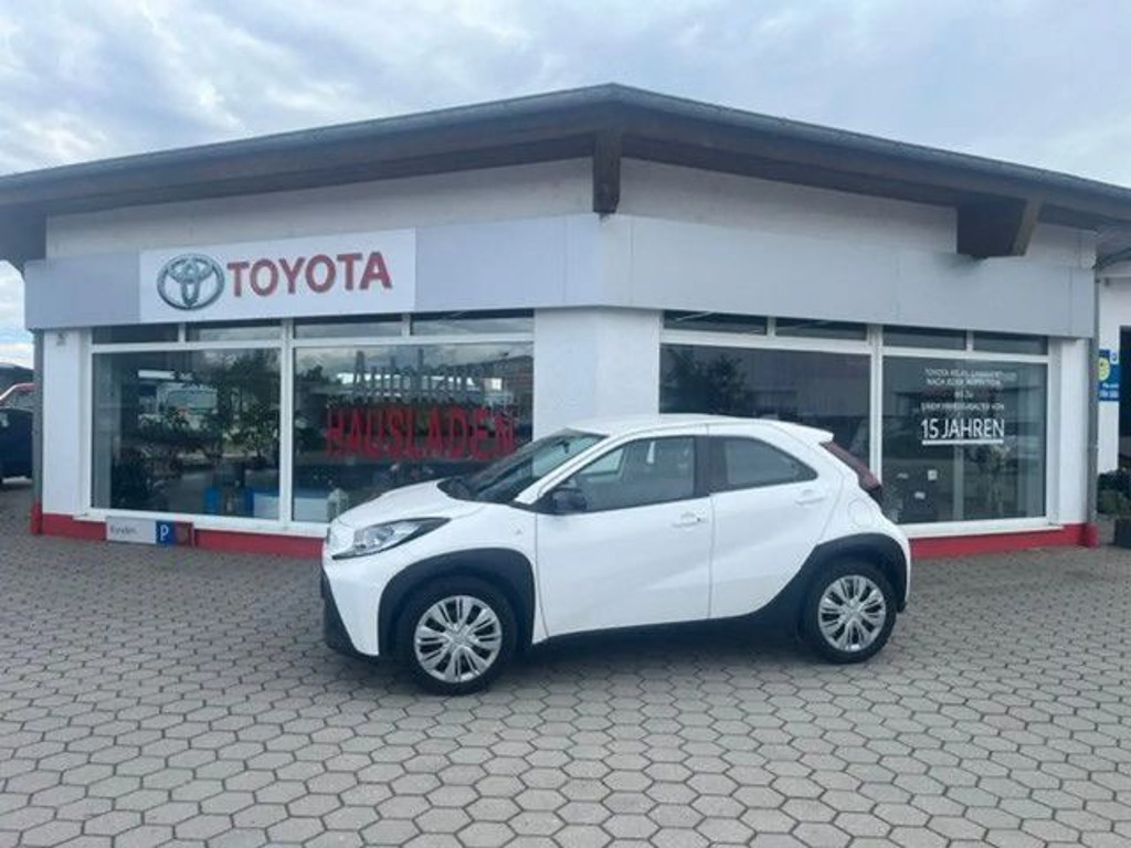 Toyota Aygo Hatchback X-play Play