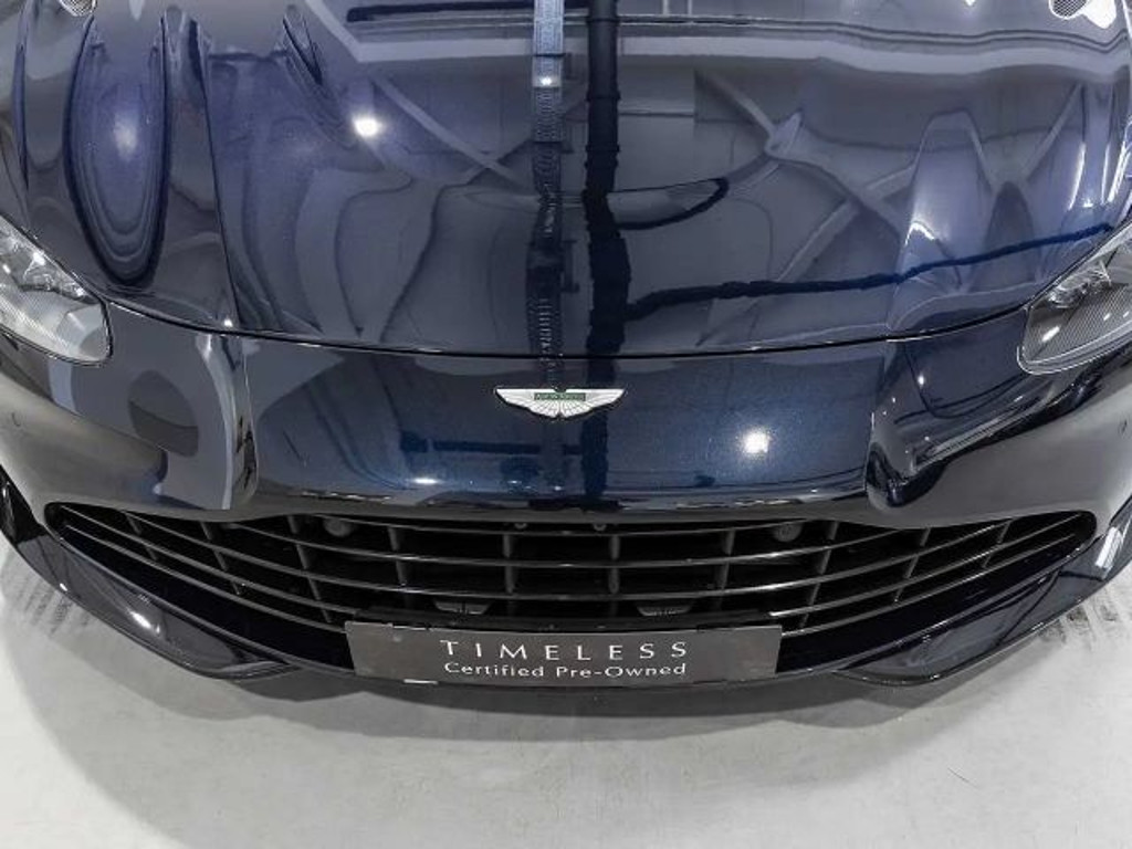 Aston Martin V8