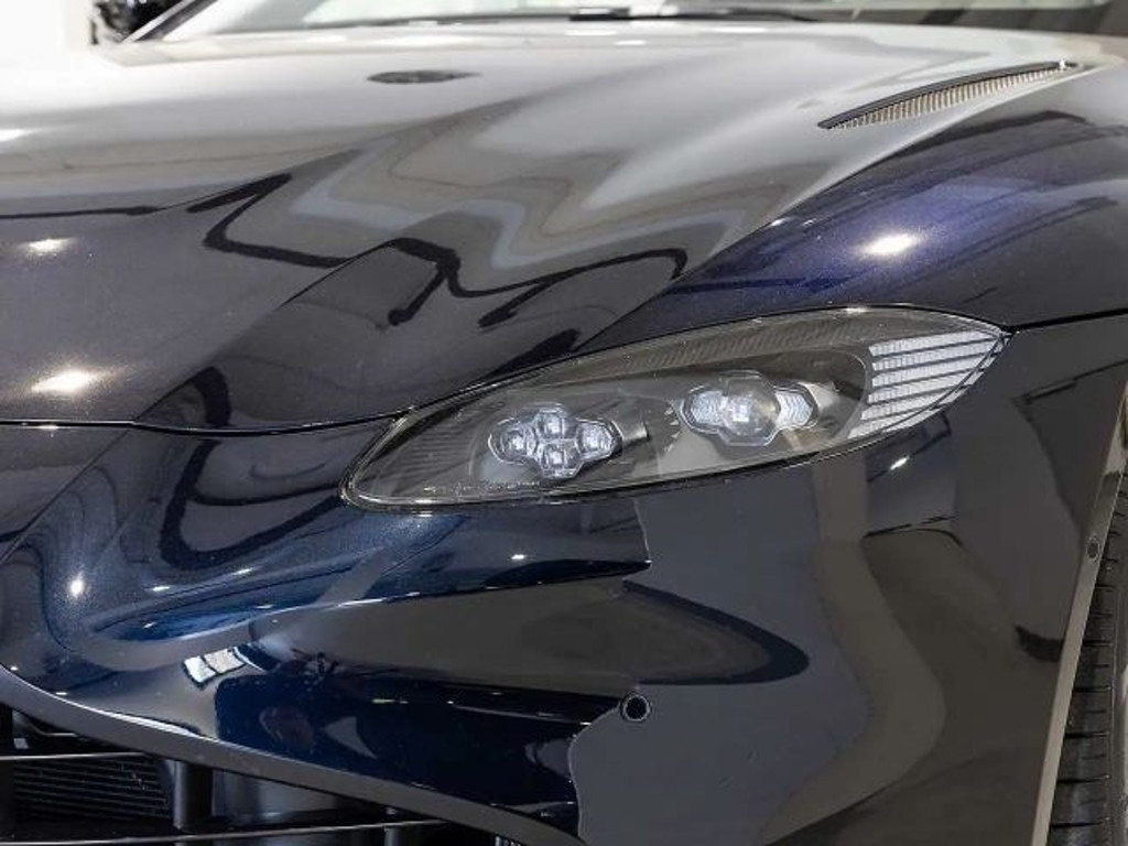 Aston Martin V8
