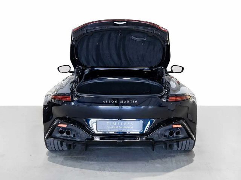 Aston Martin V8