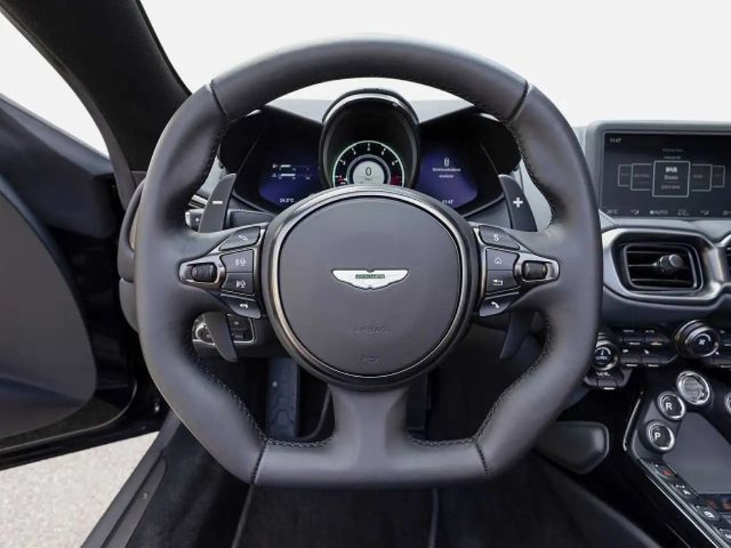 Aston Martin V8