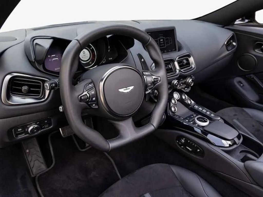 Aston Martin V8