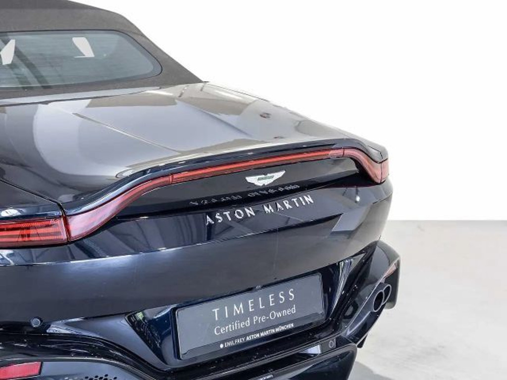 Aston Martin V8