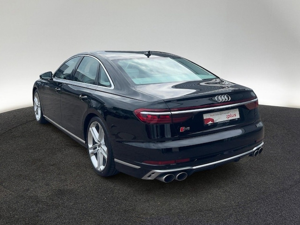 Audi S8
