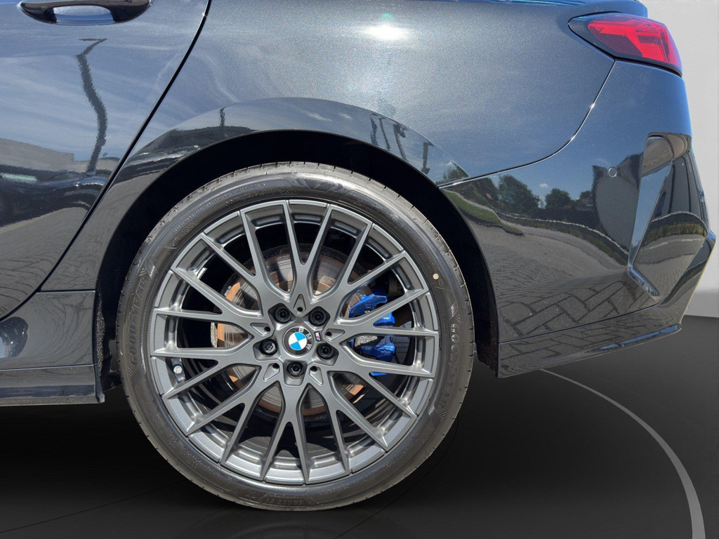 BMW M235