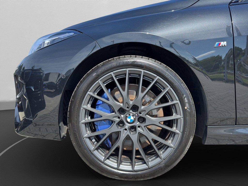 BMW M235