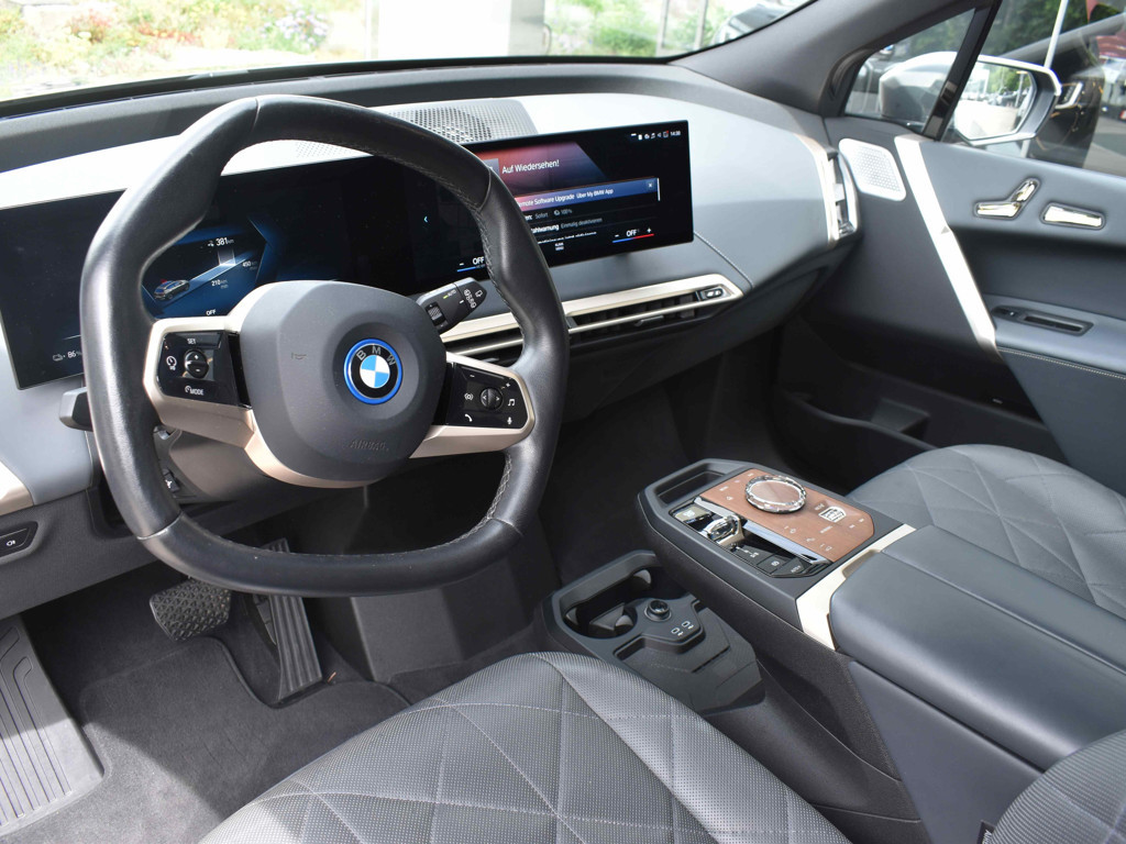 BMW iX