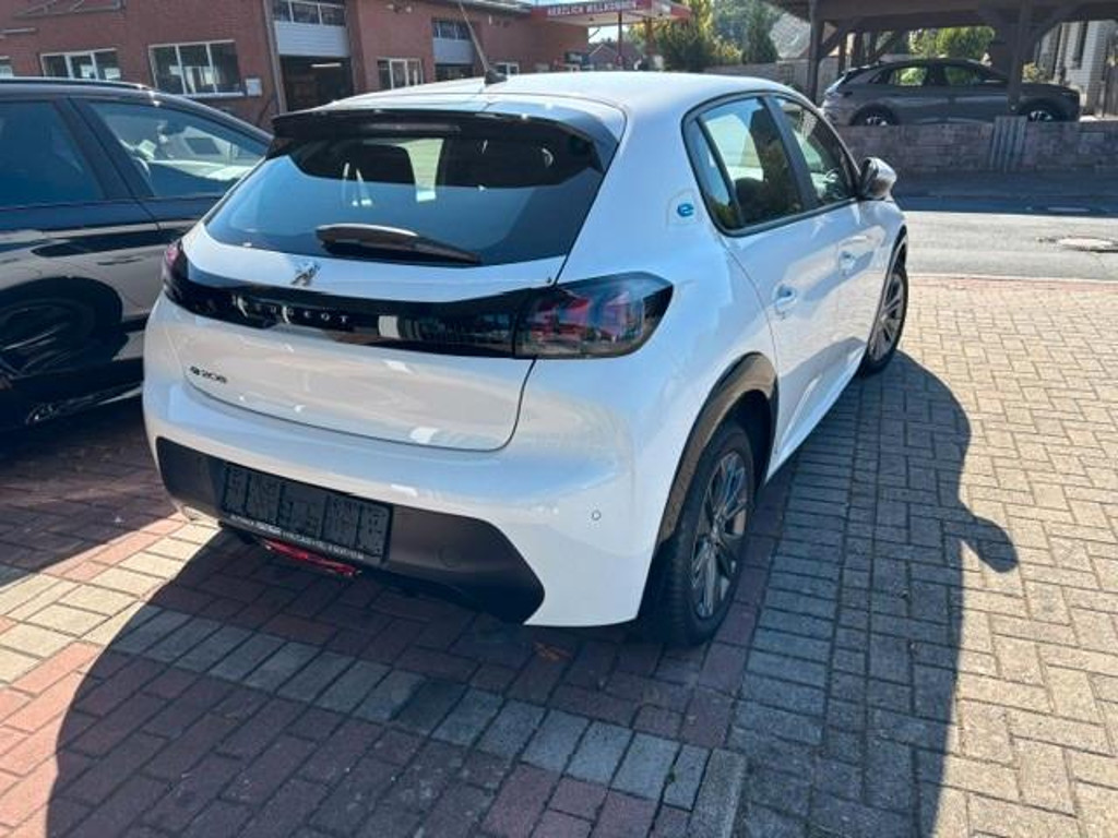 Peugeot e-208