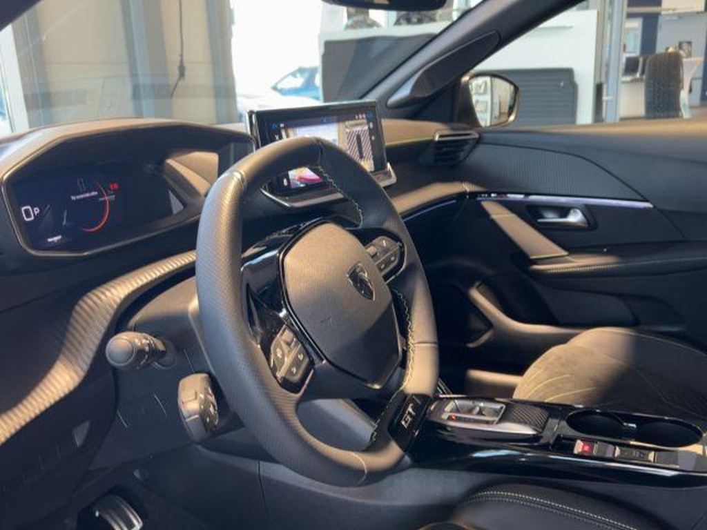 Peugeot e-208