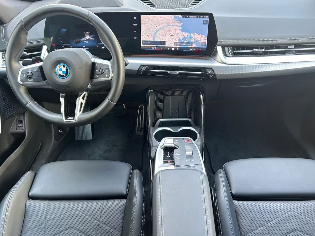 BMW iX1