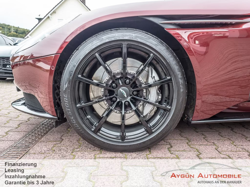 Aston Martin DB11