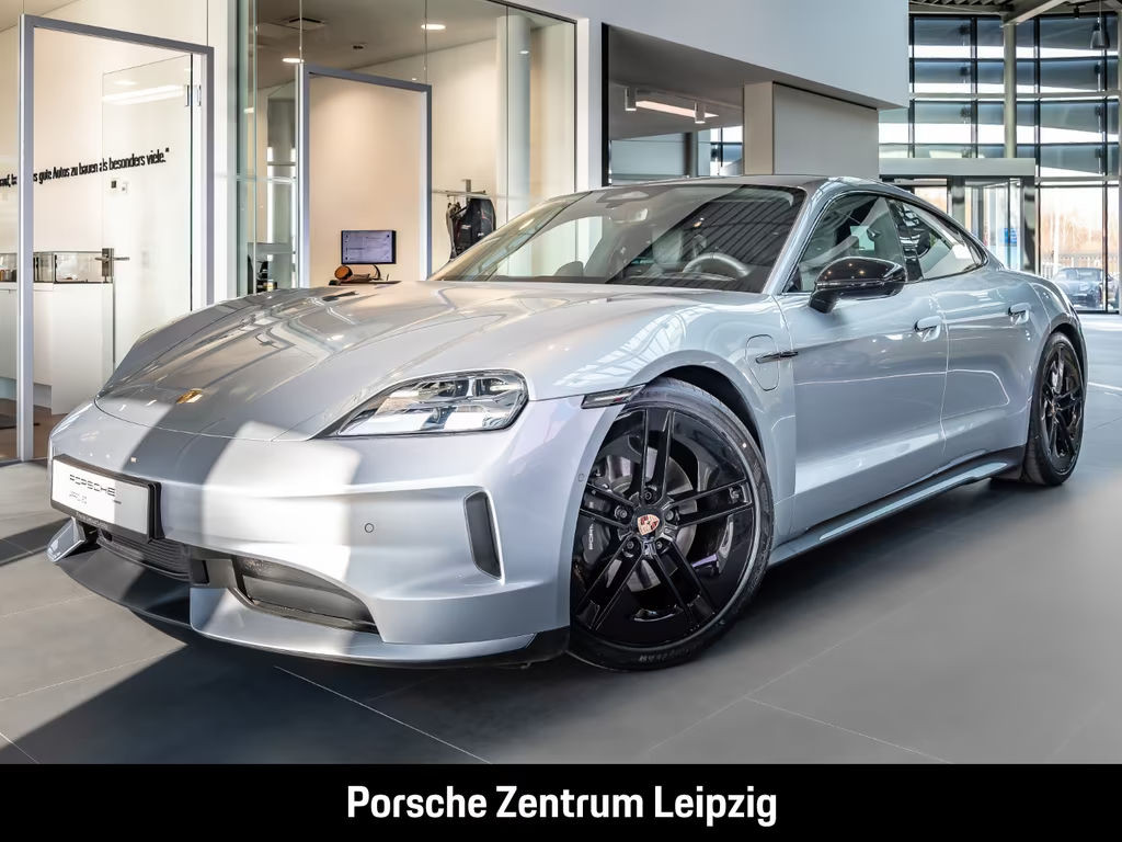 Porsche Taycan Black Edition 4