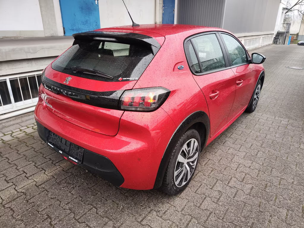 Peugeot e-208