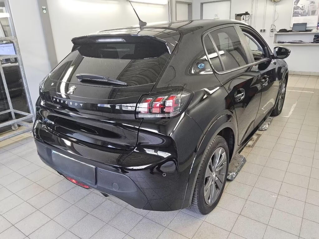 Peugeot e-208