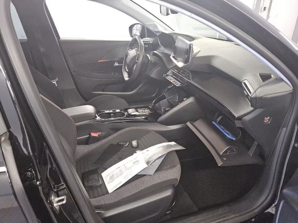 Peugeot e-208