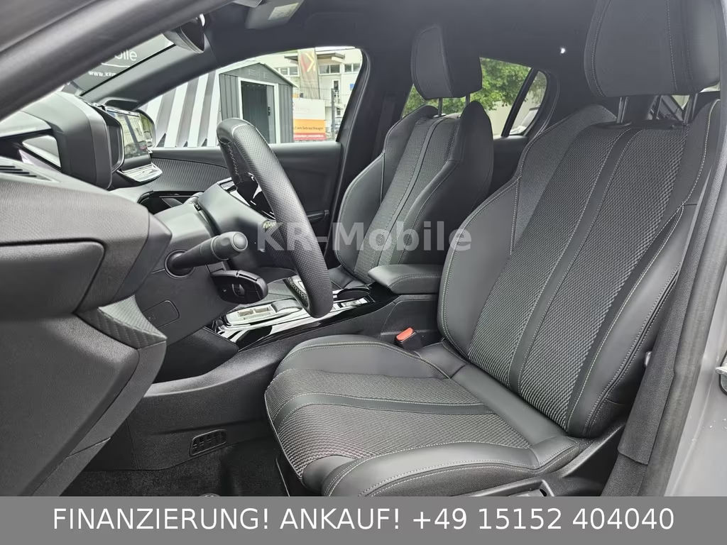 Peugeot e-208