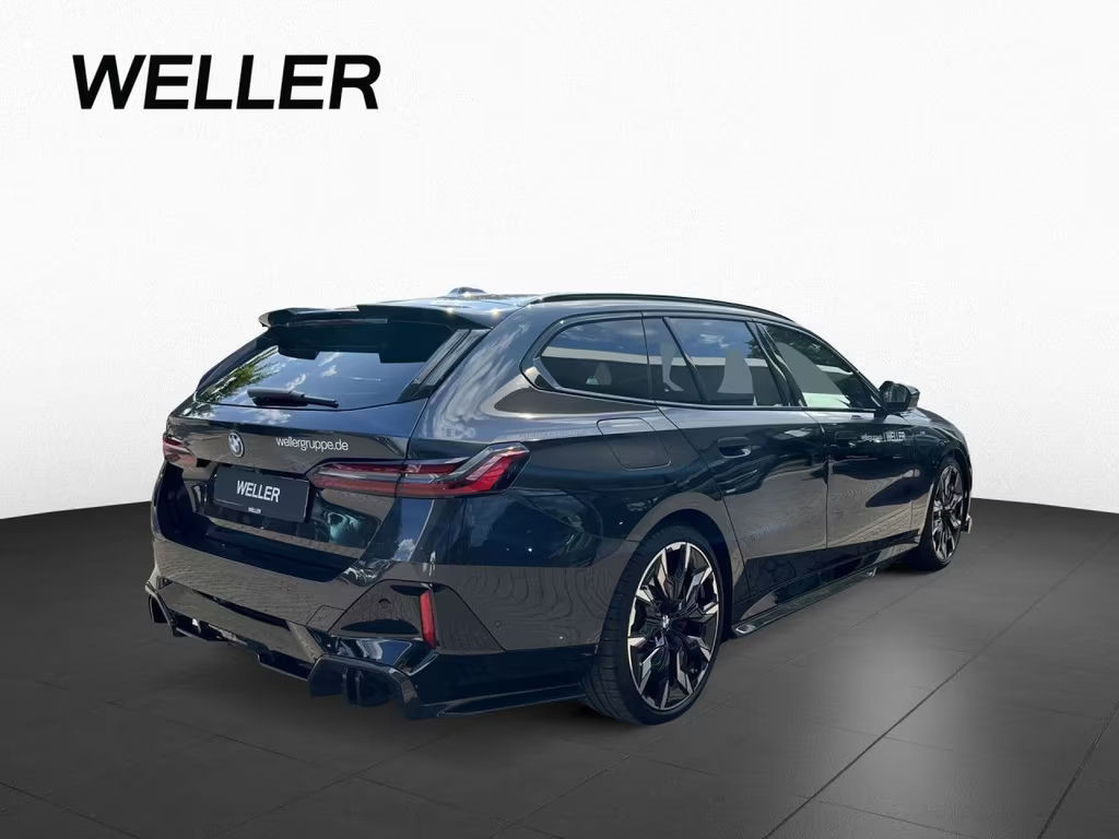 BMW i5 Touring M60