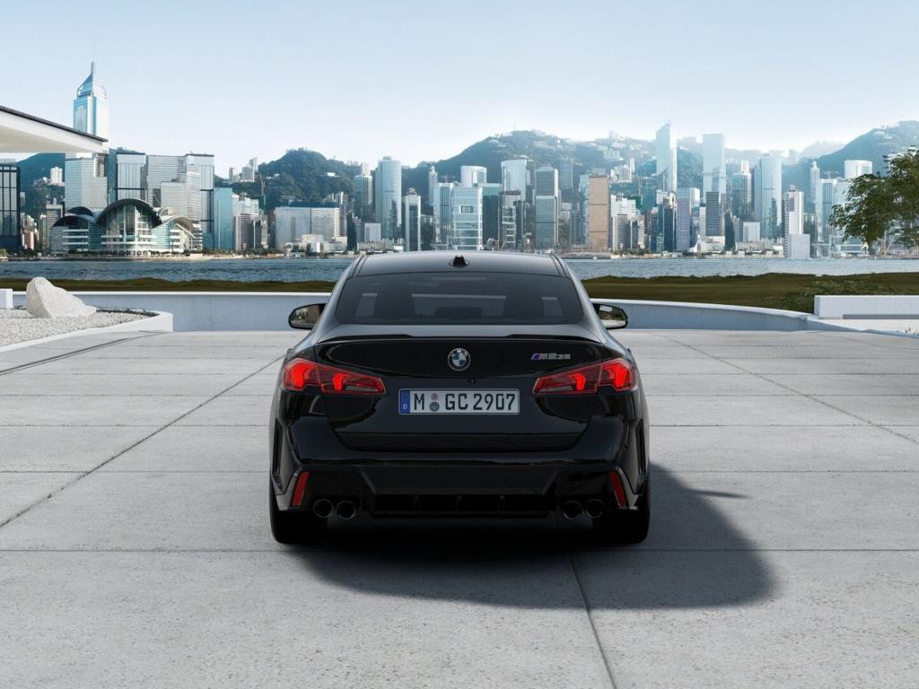 BMW M235