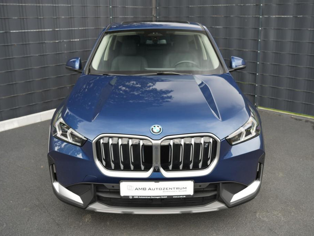 BMW iX1