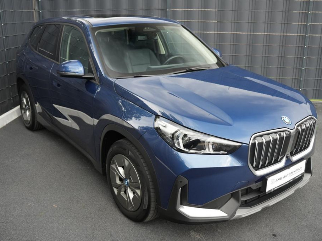 BMW iX1