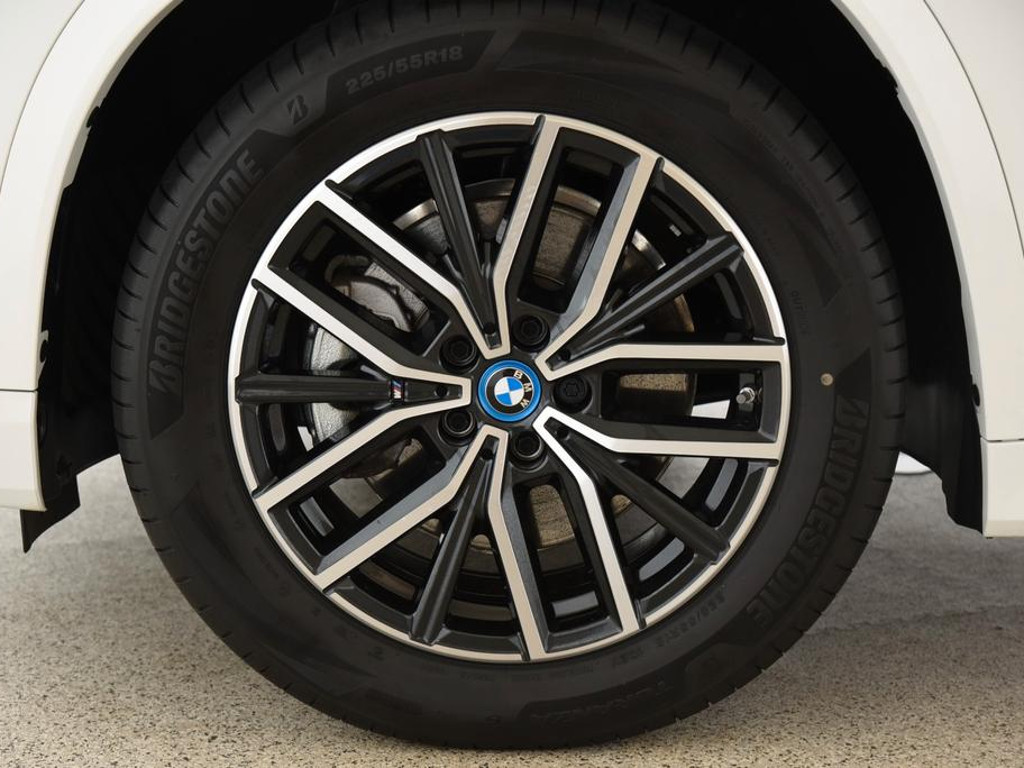 BMW iX1
