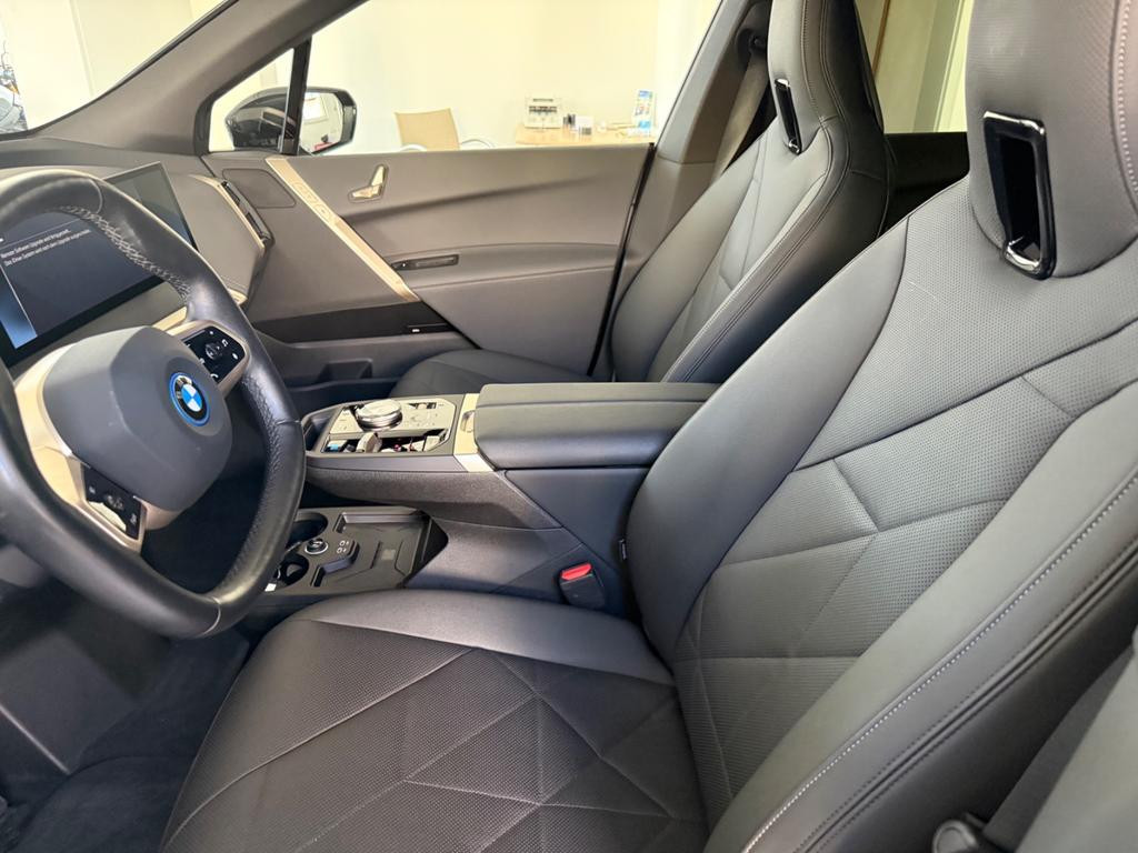BMW iX