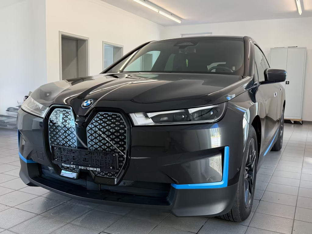 BMW iX