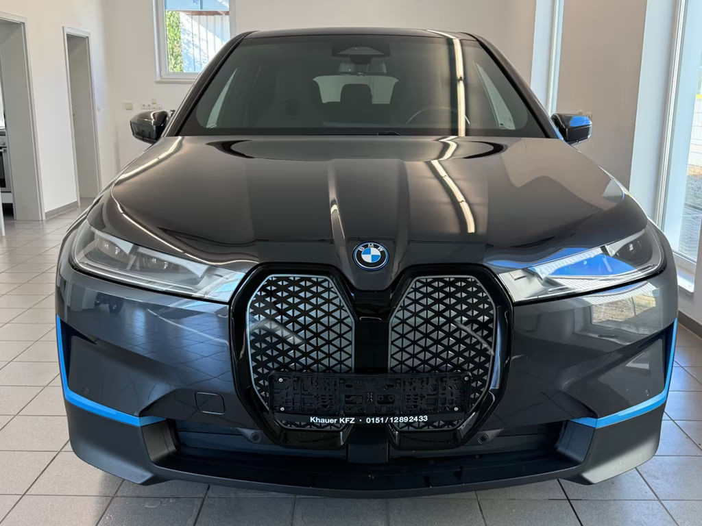 BMW iX