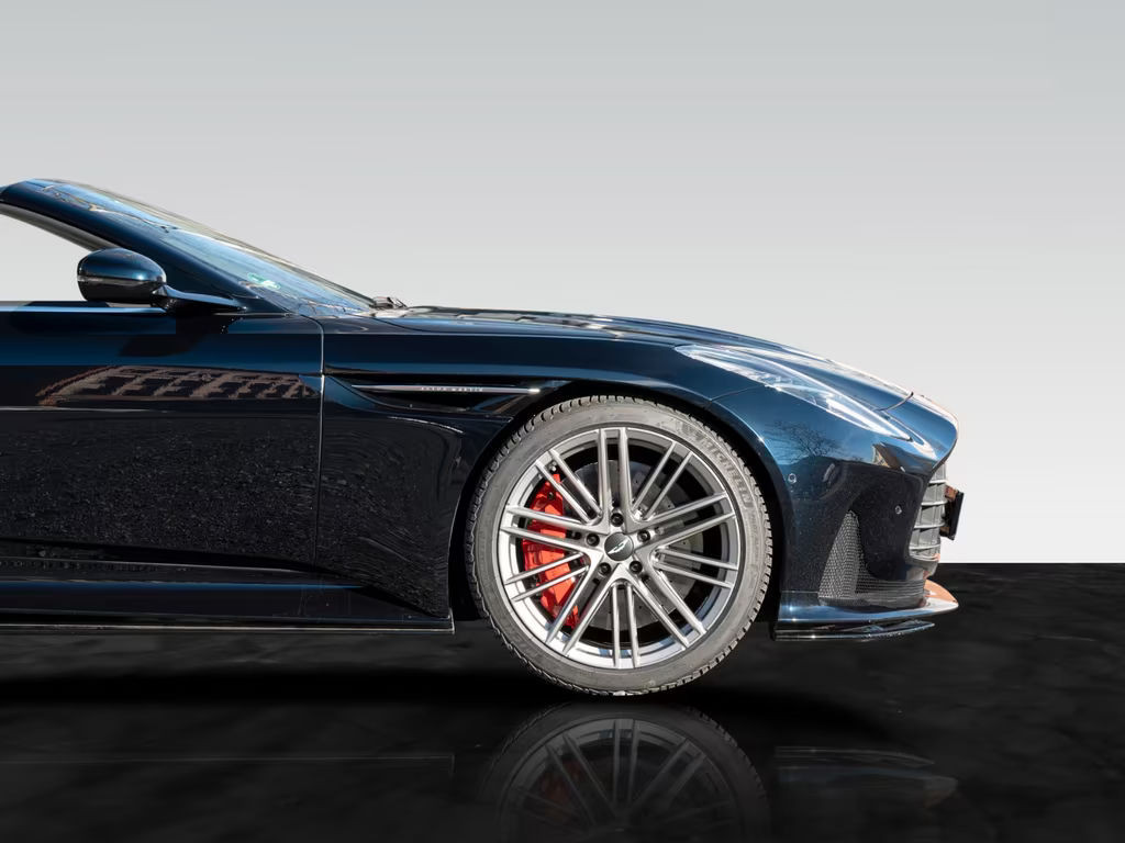 Aston Martin DB12