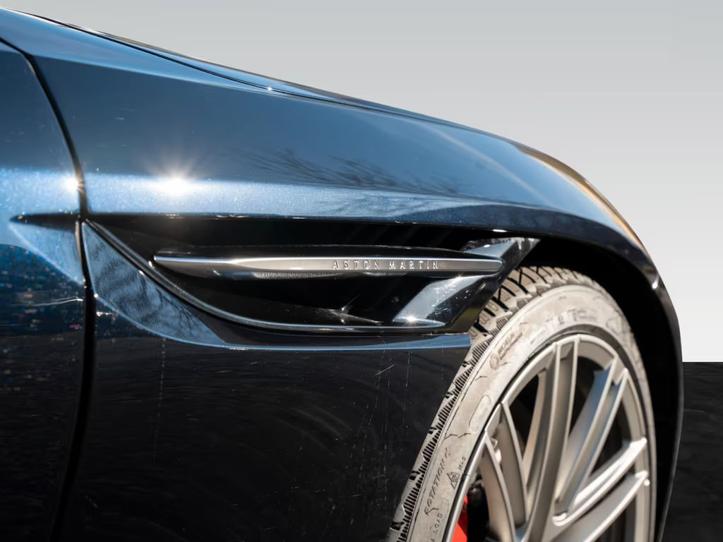 Aston Martin DB12
