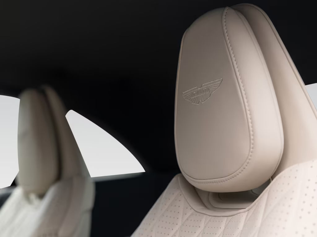 Aston Martin DB12