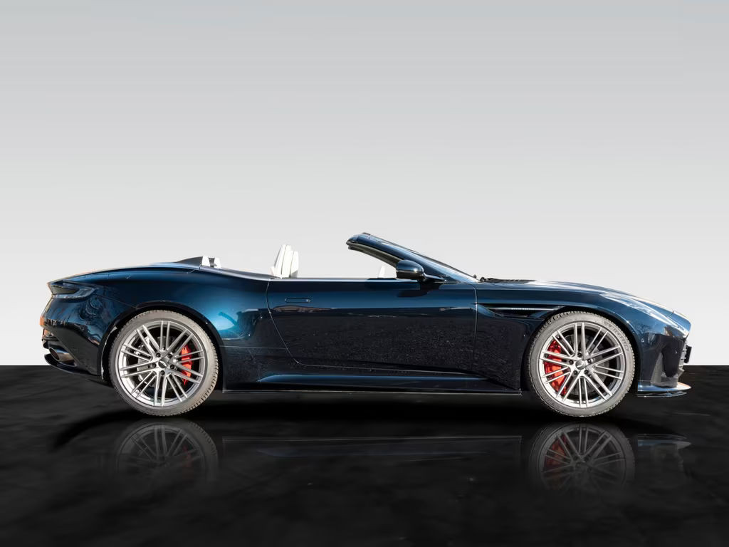 Aston Martin DB12