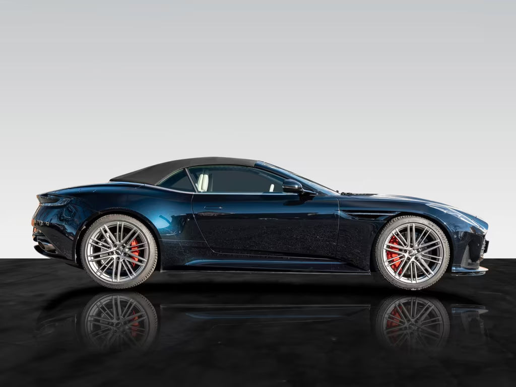 Aston Martin DB12