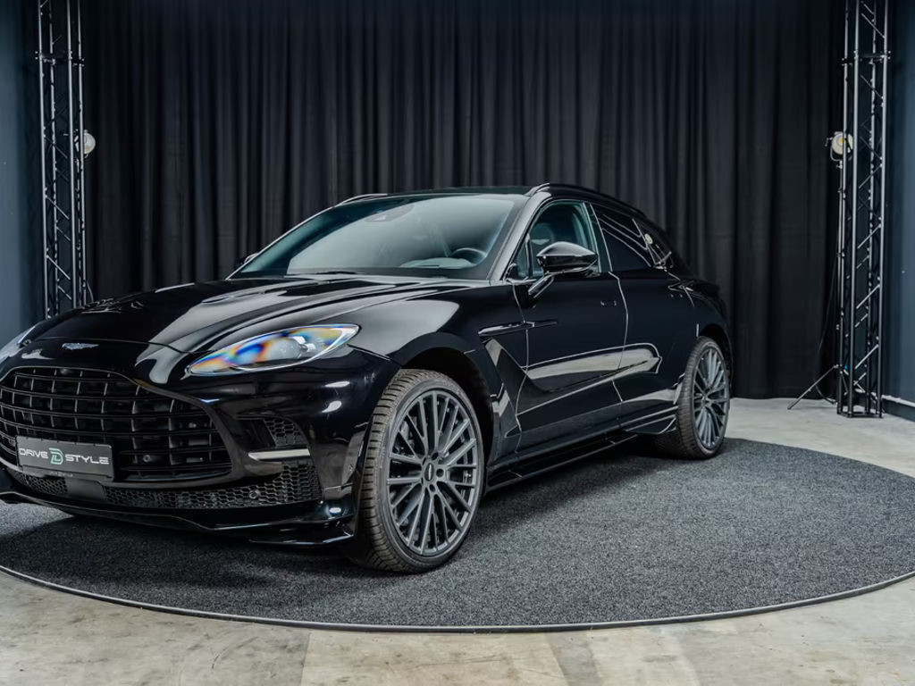 Aston Martin DBX V8