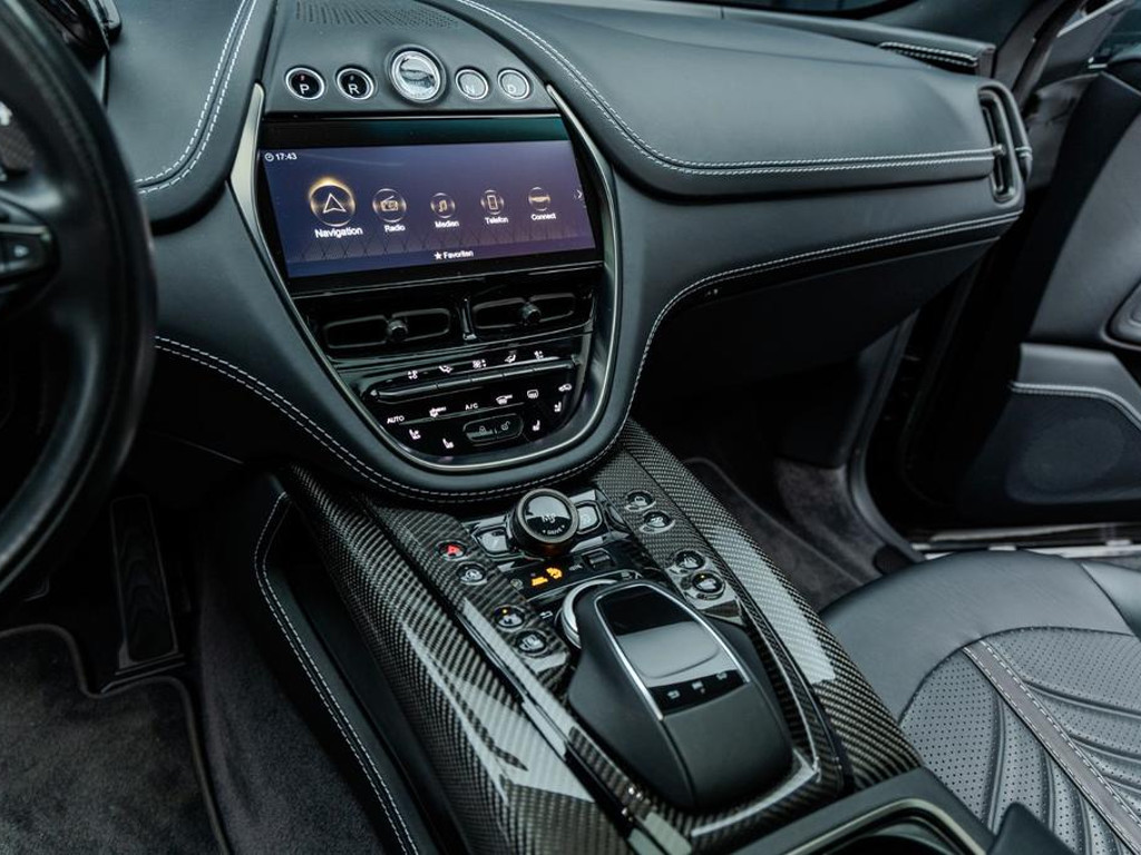 Aston Martin DBX