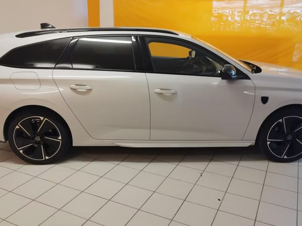 Peugeot e-308