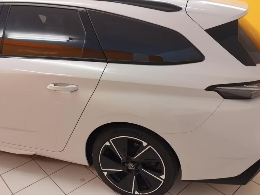 Peugeot e-308