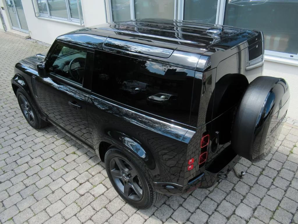 Land Rover Defender Dynamic SE 90 Black Pack