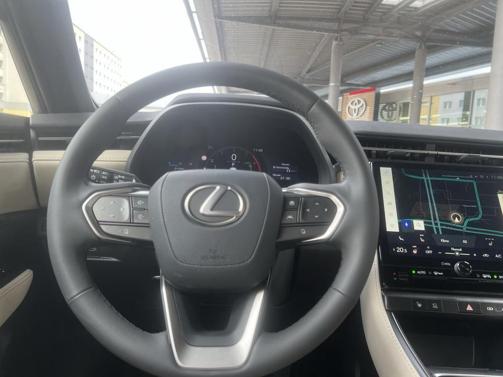 Lexus LBX