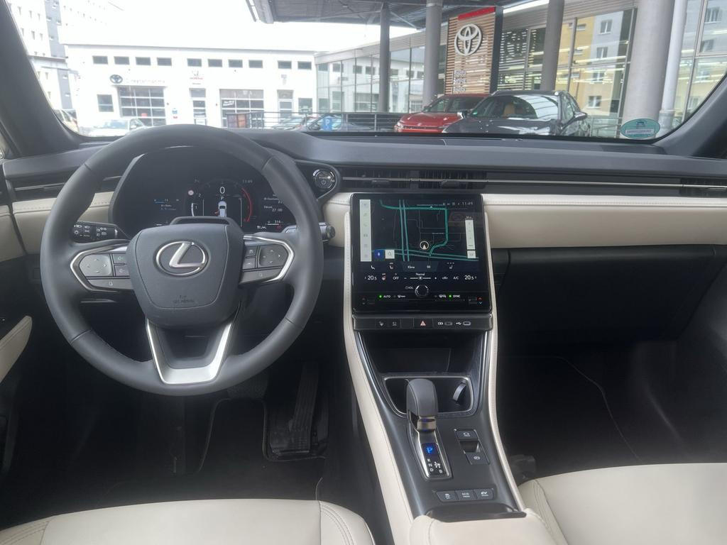 Lexus LBX