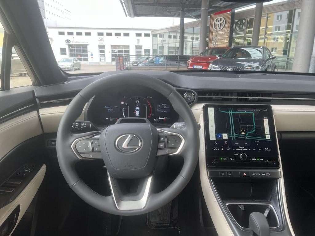 Lexus LBX