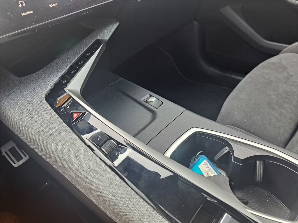 Peugeot E-3008