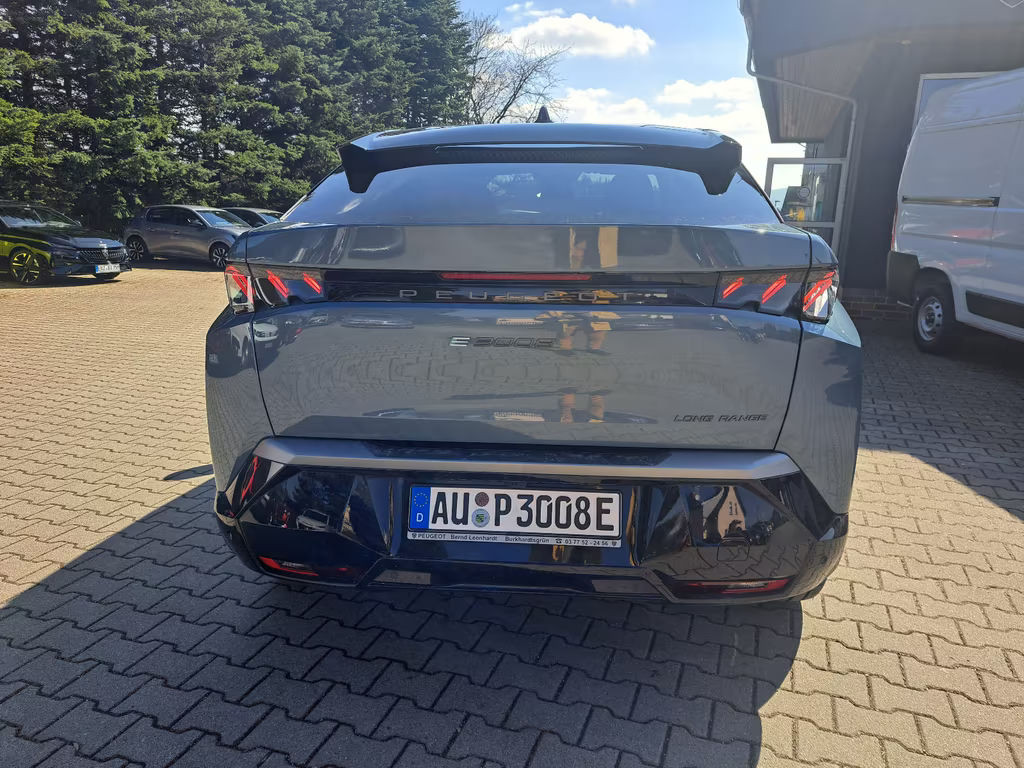 Peugeot E-3008