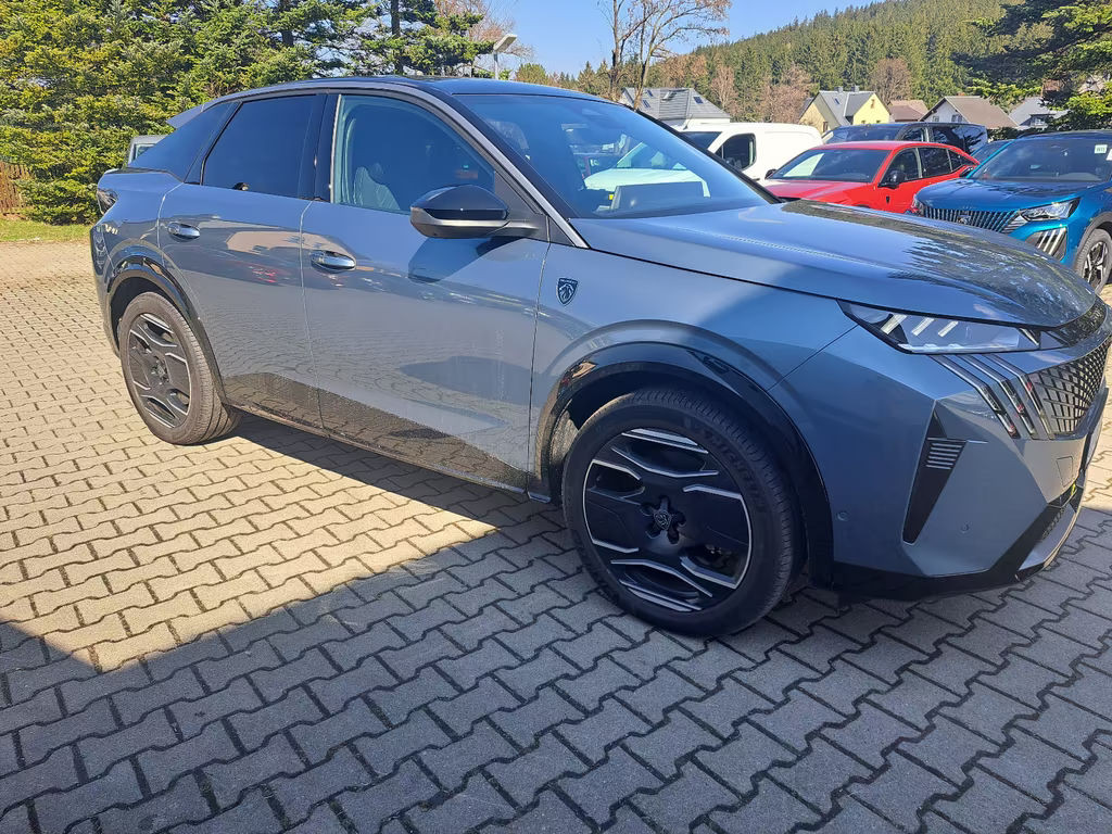 Peugeot E-3008