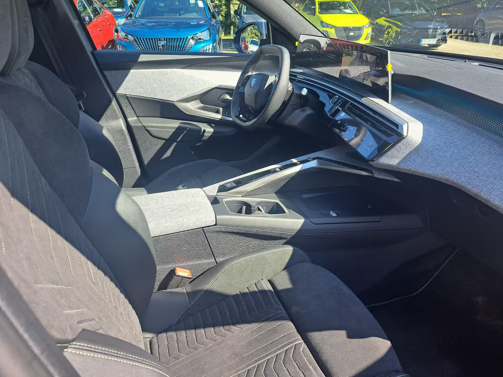 Peugeot E-3008