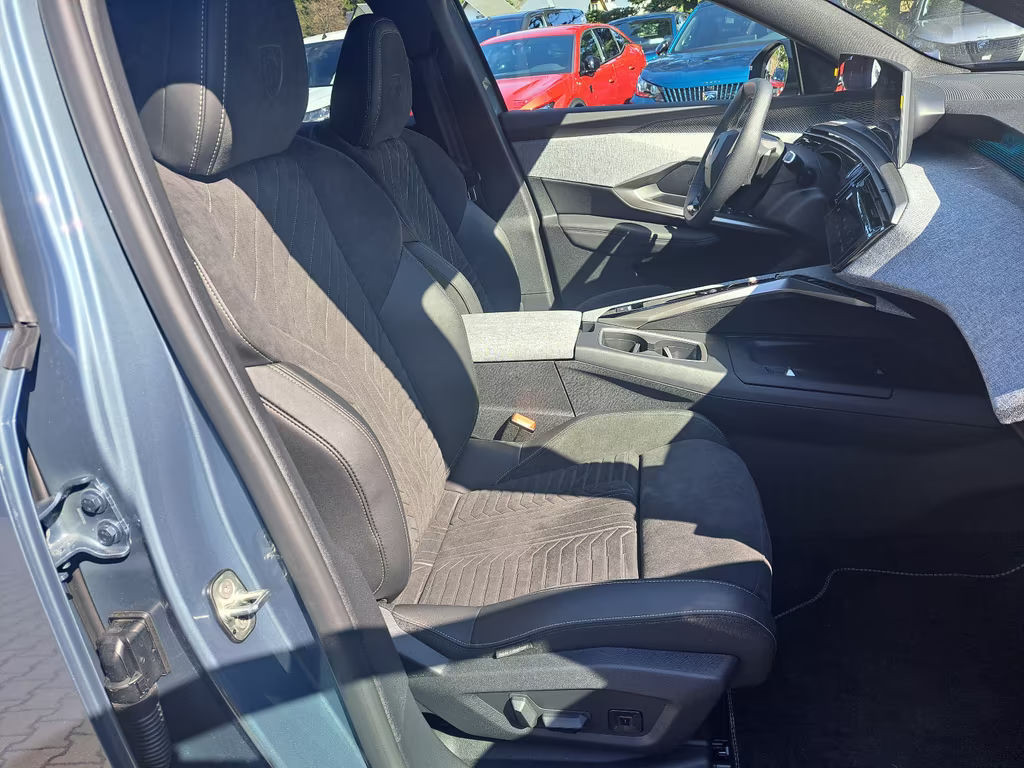 Peugeot E-3008