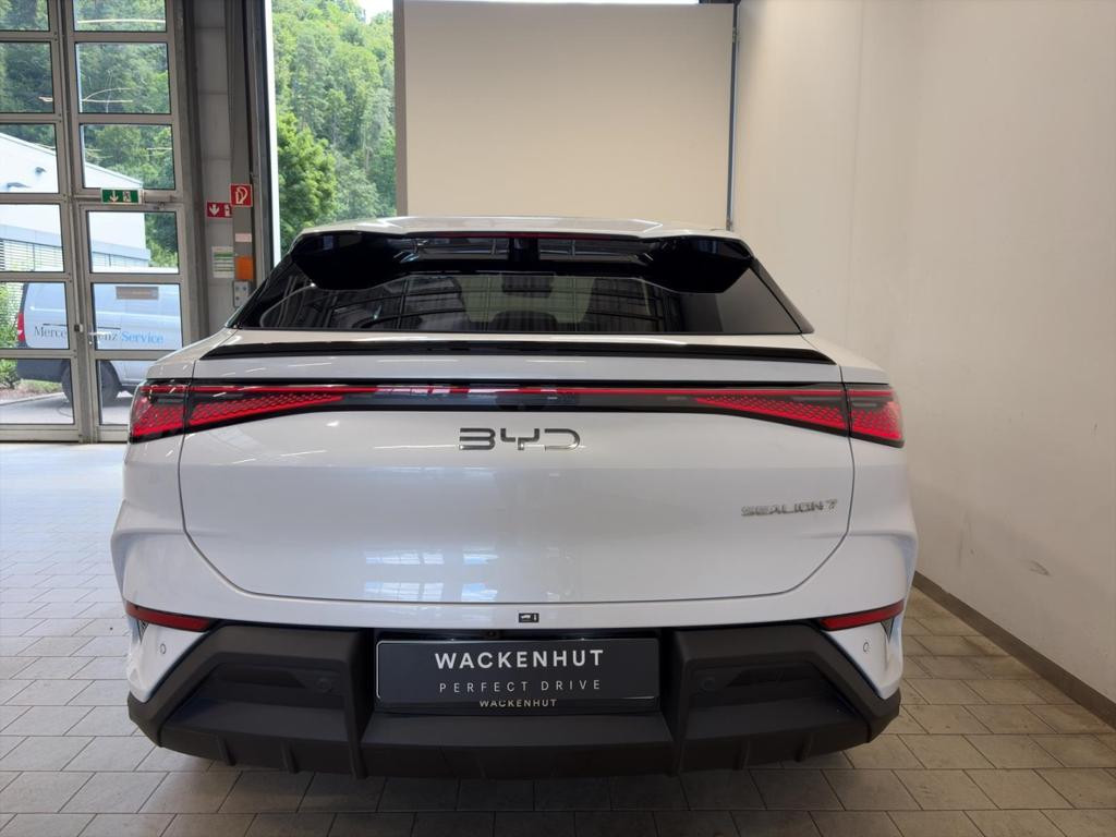 BYD Sealion 7