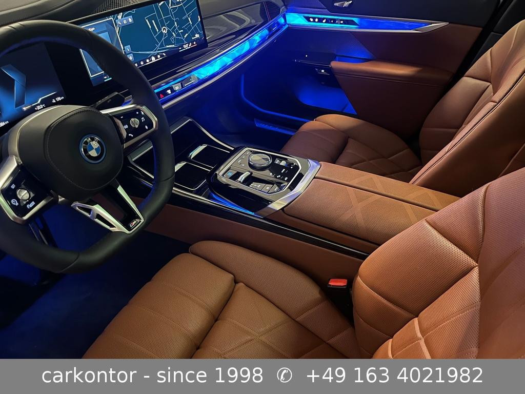 BMW i7