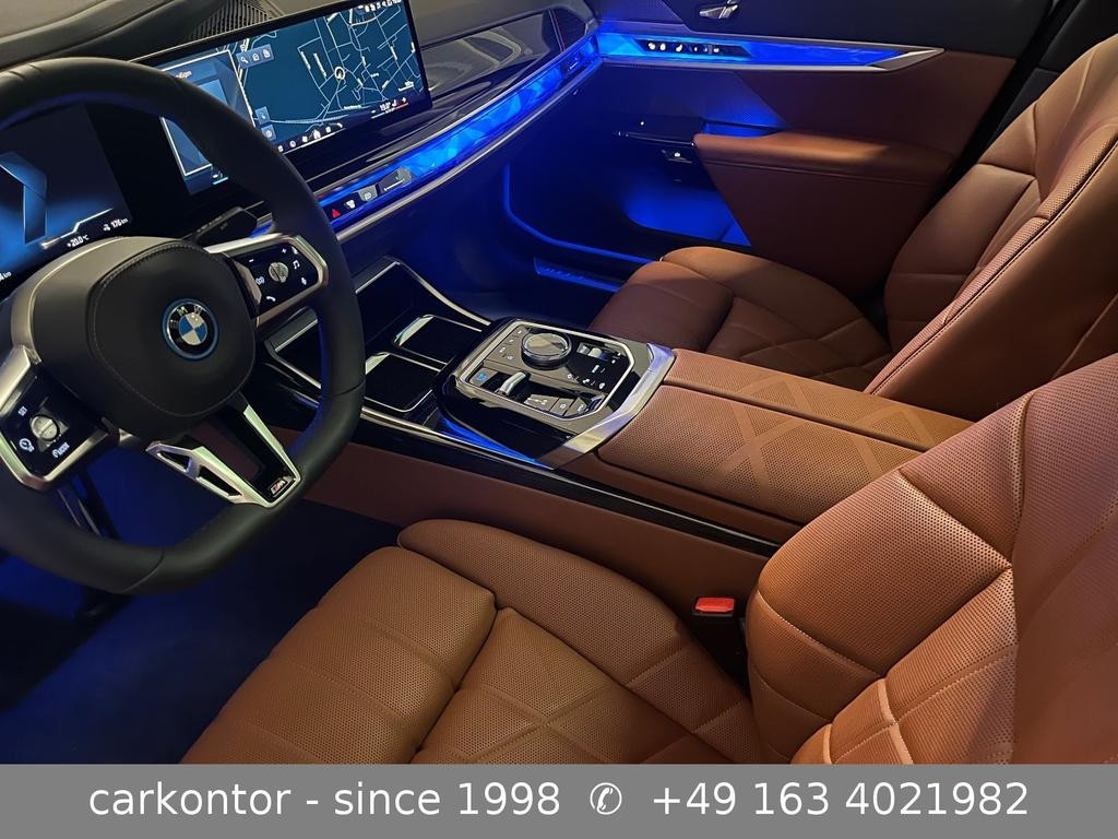 BMW i7